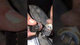 cummins isx 15 oil pressure sensor fix, removal and installation.