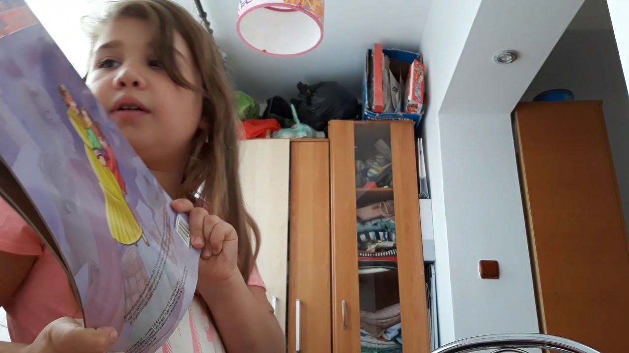 Am Citit O Carte Fetița Cu Cribiturile Youtube