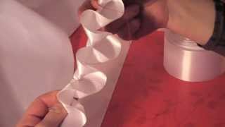 Бантовая складка для пелерины:  урок №3 по пошиву пелерины - украшаем пелерину бантовой складкой.
