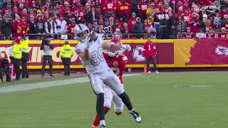 One-handed catch alert! Bowers' stellar snag nets 29-yard gain vs. Chiefs