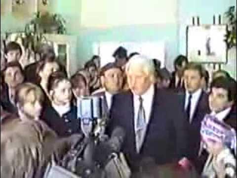 1 мая 1996 год. Ельцин в Овсянке 1996. Ельцин Воркута 1996 школа 40. Ельцин в Воркуте 1996 фото. Ельцин в Воркуте.