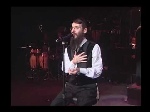 Avraham Fried Singing "Nisht Gedaiget Yiden"