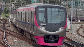 【4K高画質】【5734F  若葉台工場出場前構内試運転（重検）】京王5000系5734編成が試運転幕で工場側から駅側へ到着停車するシーン（2025.10.23.11:07）