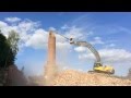 Volvo EC 380 DL beim Abbruch eines Industrieschornsteins