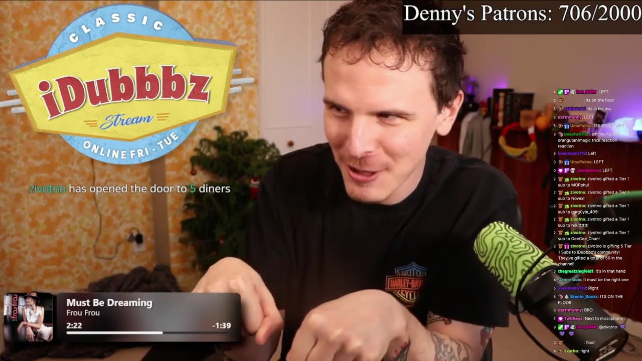 Иэн Джомха (iDubbbz) показывает фокус для субтитров и демонстрирует нам «эксгибициониста».