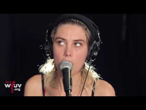Wolf Alice - "Don't Delete The Kisses" (Live at WFUV)
