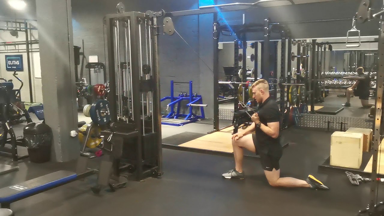 Kneeling Single Arm Lat Pulldown - YouTube