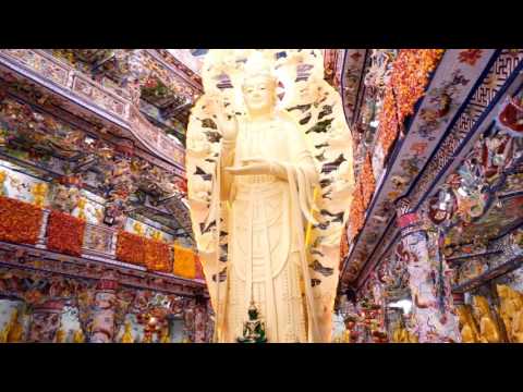 Video Mosaic Madness of the Linh Phước Pagoda - youtube
