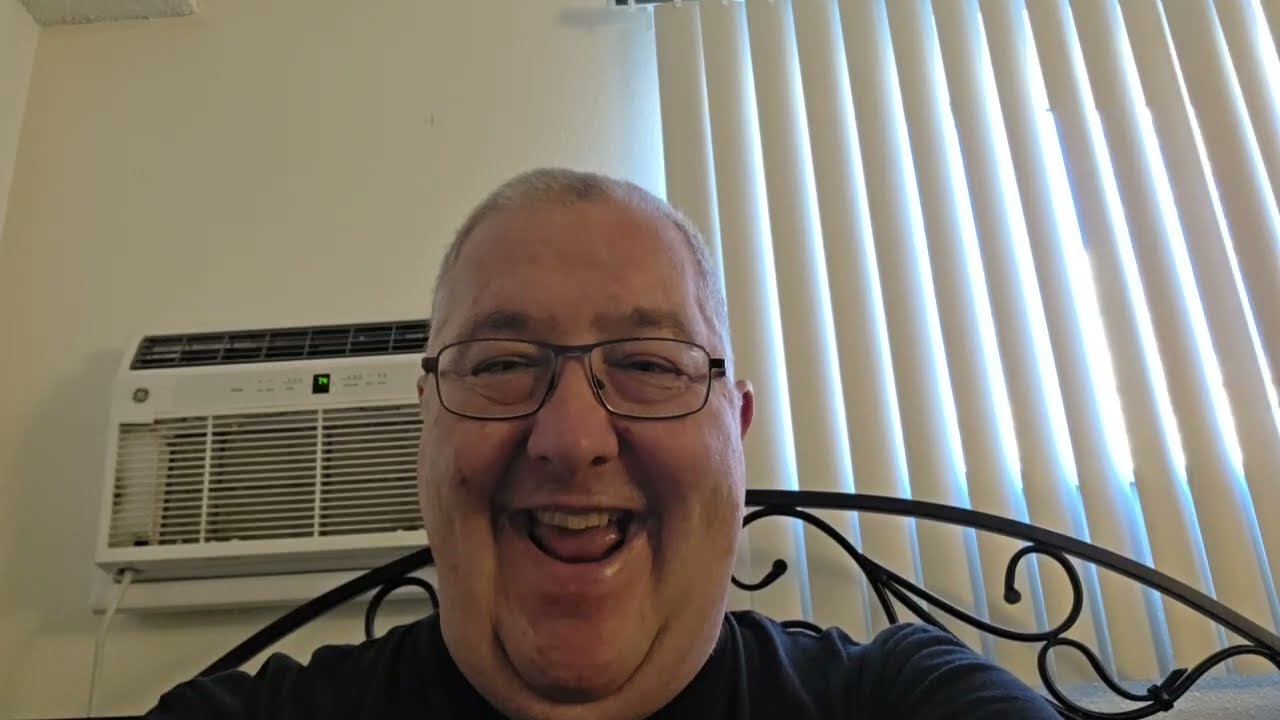 QUITE FLASHY VLOG ABOUT SESAME STREET SLEEPY PANT, A KOOKY PUNK ROCKER AND LOTS MORE!