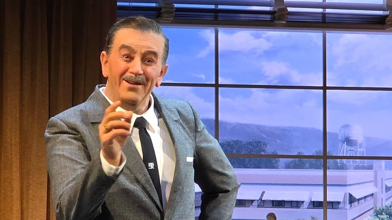 Complete animatronic segment of Walt Disney – A Magical Life show at Dismeyland
