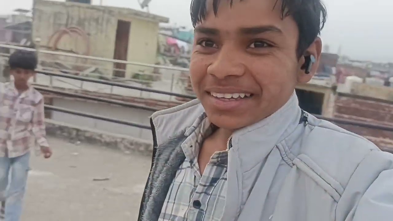 My vlogs patang luti aur dusre ki gildi se ptang uda rhe the