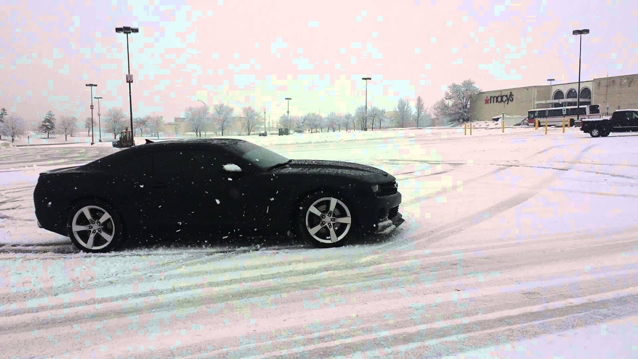 2010 Camaro SS snow donuts - YouTube