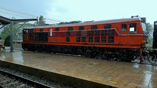 รถไฟไทย #40 ข.136 ในวันที่ฝนตก