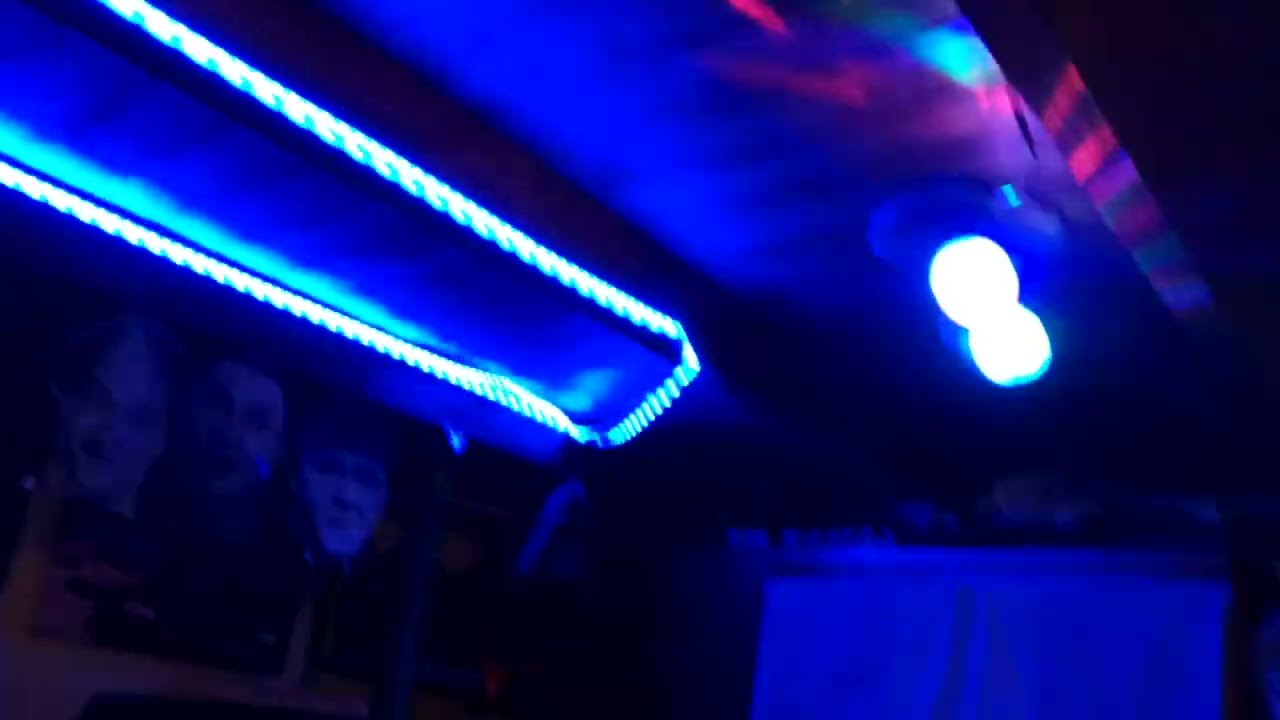 Joker le hace un chiste a Batman