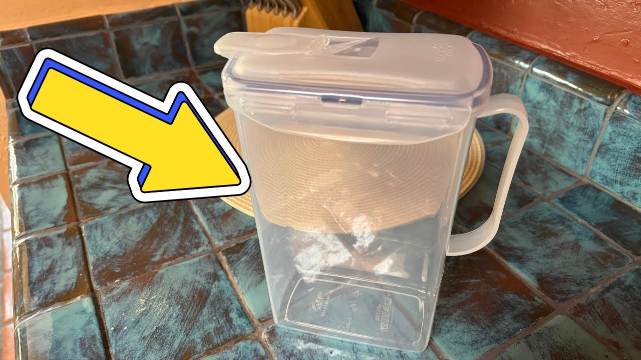 Up close features of the LocknLock Fridge Door Water Jug