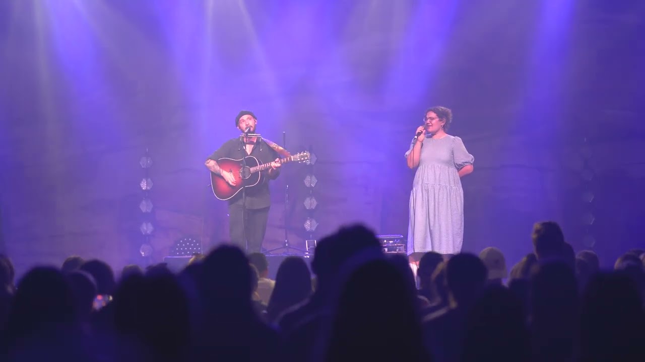 Regardez Garrett Kato - Easy (Live with @Billianne) sur YouTube Regardez Garrett Kato - Easy (Live with @Billianne) sur YouTube