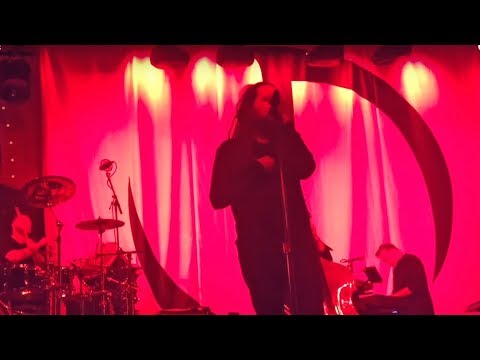 Jonathan Davis Overcome With Emotion On Stage | Rock Feed