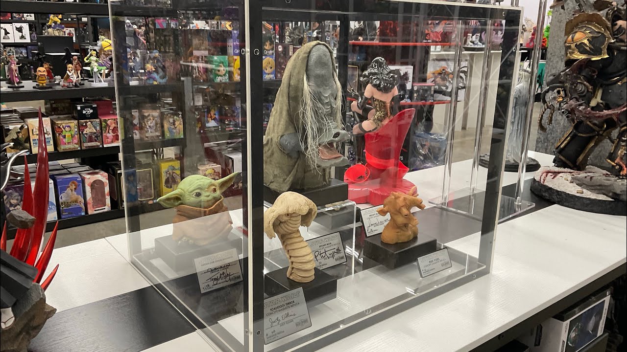 Regal Robot Star Wars Maquette Replicas on display 