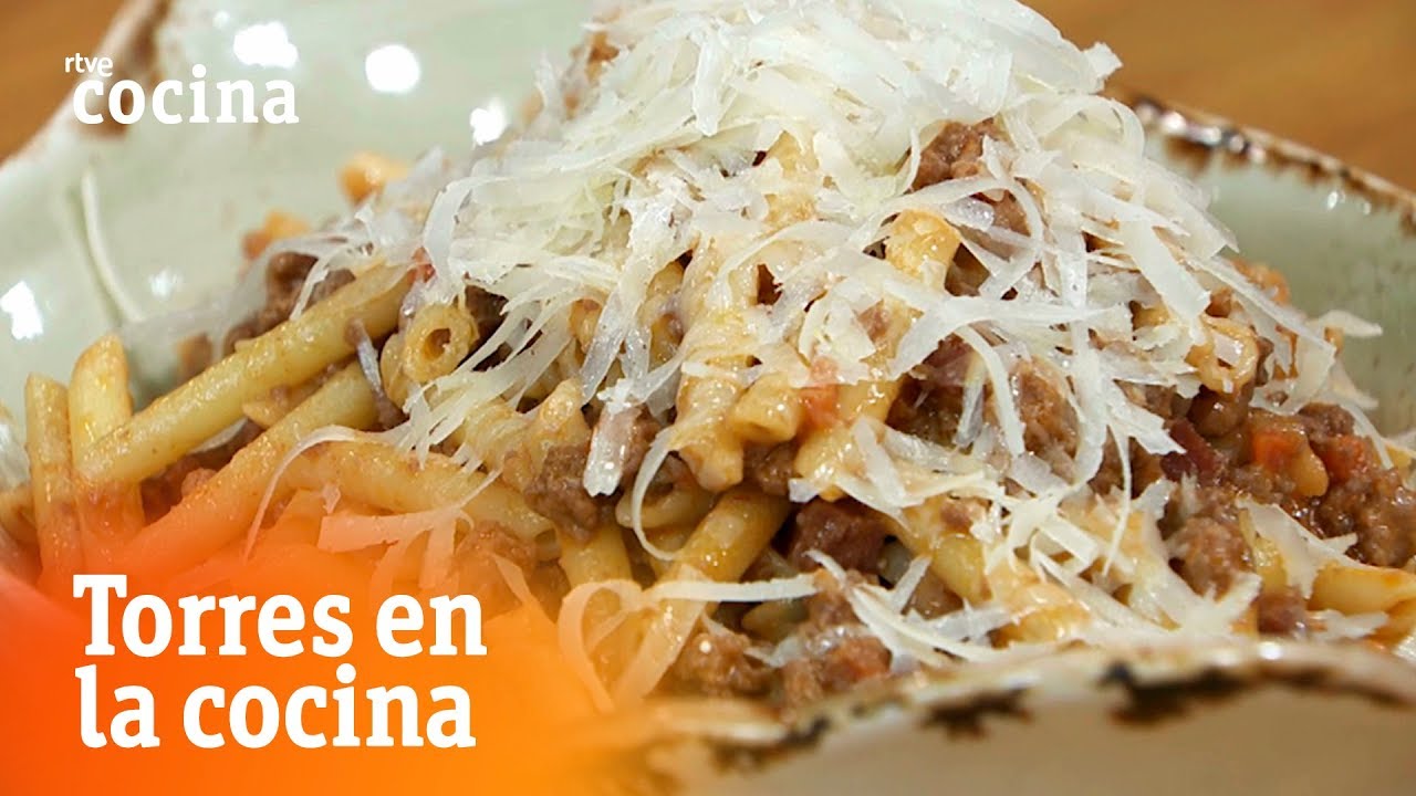Cómo hacer macarrones boloñesa clásica - Torres en la Cocina | RTVE Cocina