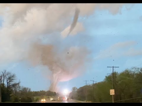 Andover, Kansas strong tornado hits town