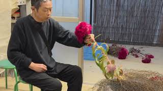 Play video: Arranging Cockscombs | Junichi Kakizaki 2025 柿崎順一 鶏頭をいける