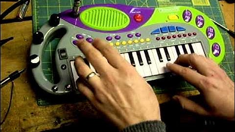 Circuit Bent Kawasaki Keyboard Noize Synthesizer by Statikstramentz