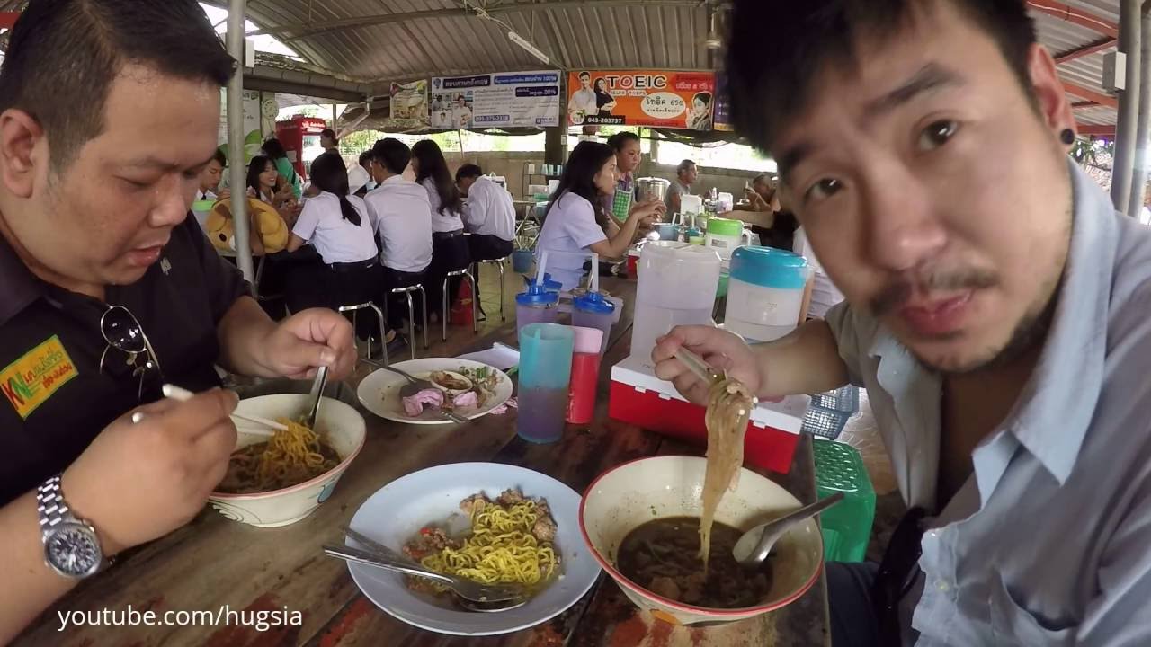 Local food in University Thailand ก๋วยเตี๋ยวเรือสิบสาม