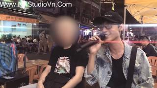 Video thumbnail of "Lynk Lee đốn tim fan với HIT MỘT THỜI ĐÃ XA tại Bùi Viện"