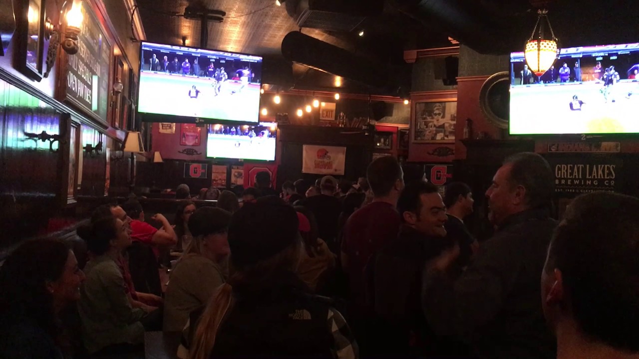 Watching The World Series At This Cleveland Indians Bar A Mile From Wrigley Field