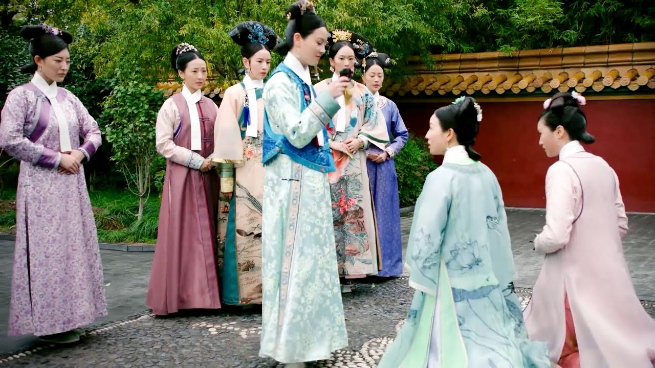 皇后一黨圍着海蘭欺負，海蘭一夜逆襲露出狠毒眼神，第一個收拾的就是皇后！#如懿傳 #周迅 #霍建華 #古裝