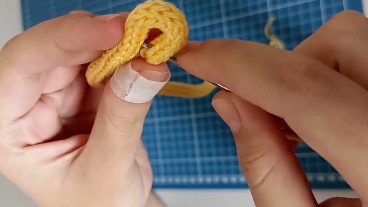 Como fazer florzinha de Tricotin