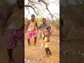 El joven adivasi que entrena al nuevo sardar en la jungla #TribuAdivasi #Selva