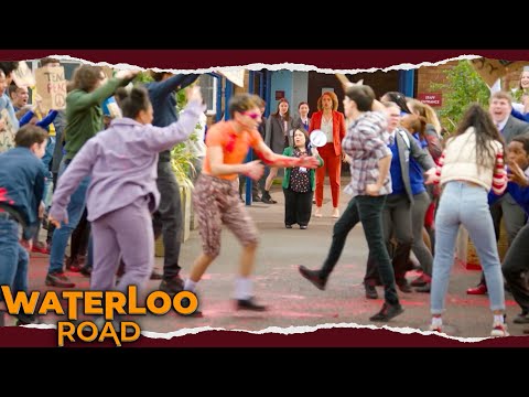 School's Back In Session ✏️🙌 Watch #WaterlooRoad on #iPlayer from Tue 3 Jan at 8pm