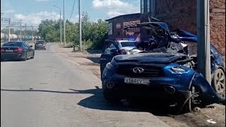 На Infiniti в столб: пьяная компания попала в смертельное ДТП в Омске