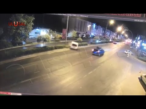İzmir'de korkunç trafik kazası: O anlar güvenlik kamerasına yansıdı