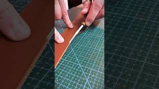 Follow my tool! Beveling leather edges - Leathercraft @LordLeatherCraft