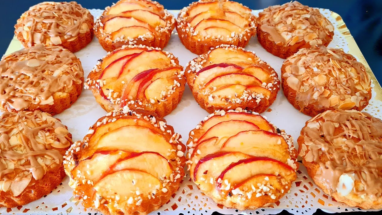 ميني كيك التفاح حضريهم في آخر لحظة.خفاف هشاش يذوبو في الفم.و المذاق يا سلام جربيهم و ردي عليا الخبار