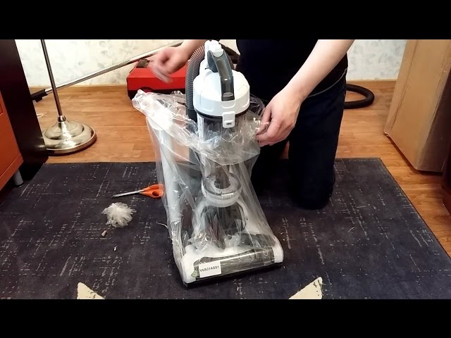 Unboxing Simple Value Bagless Upright Vacuum Cleaner (Black+Decker  Airswivel) 