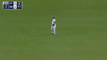 NYY@TOR: Hicks makes sliding catch in center field