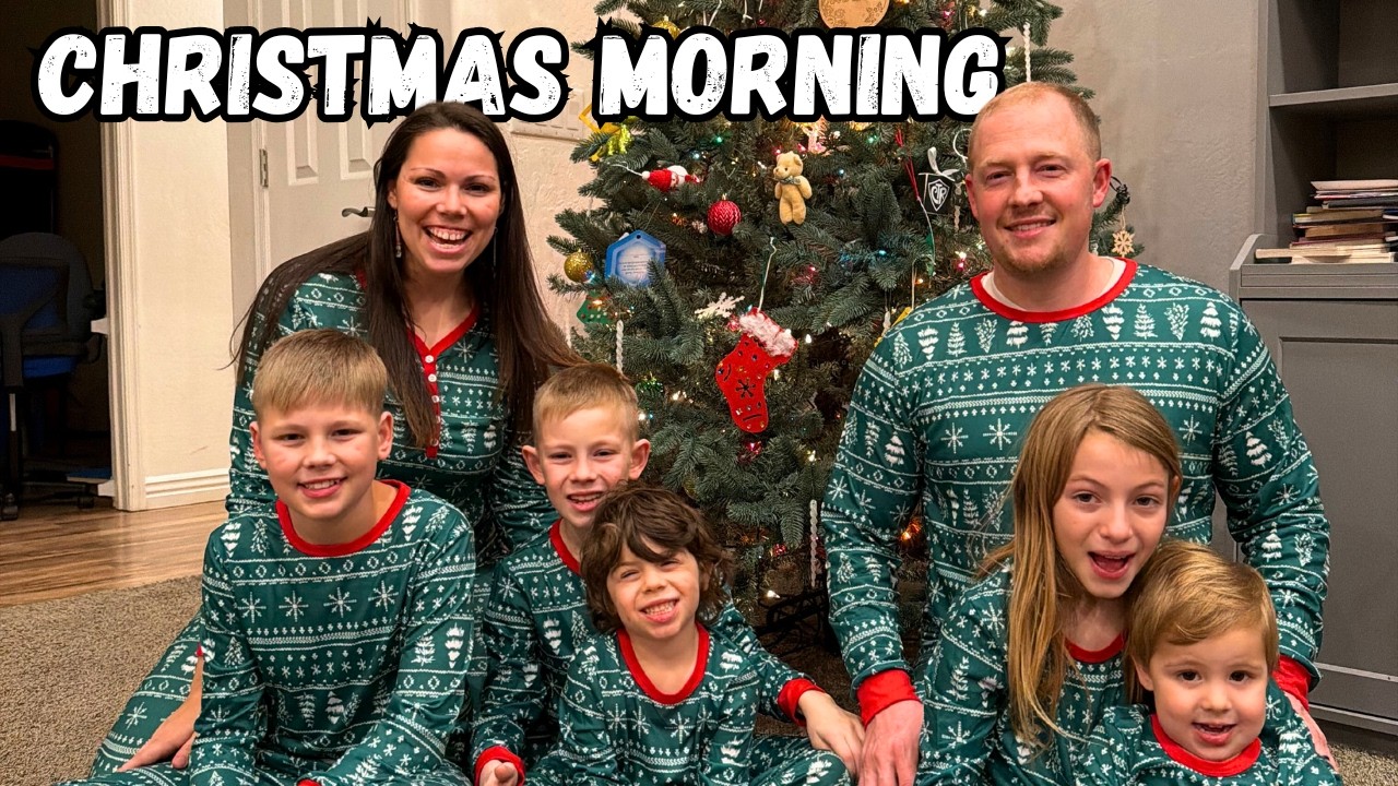 Утренний рождественский хаос | Обмен подарками между братьями и сестрами *Они потратили свои собс...