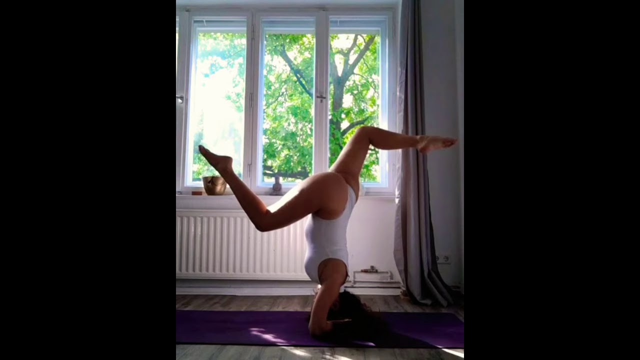 Pratica "headstand" in Sanskrit "Shishasana" YouTube
