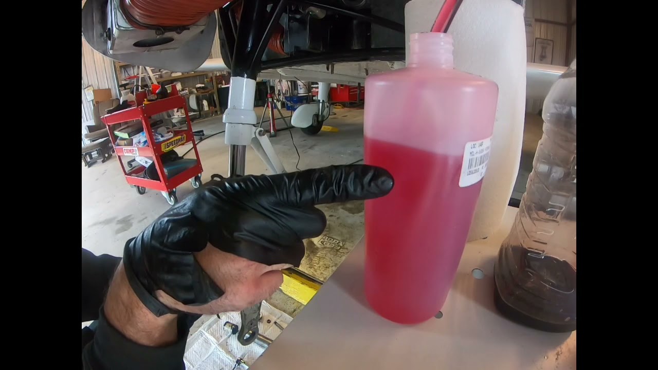 Обслуживание стойки с помощью 5606 и азота на Piper PA32 Cherokee 6