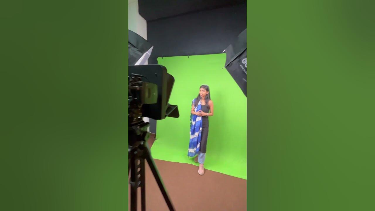 What is a Teleprompter and How Does it Work? TeleprompterExplained