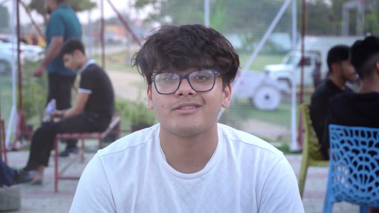 Play Video 04