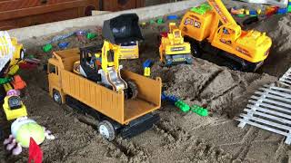 The truck returns the excavator to the construction site to shovel sand | Excavators, trucks, toys