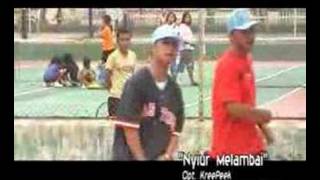 Video voorbeeld van "NYIUR MELAMBAI...(HIPHOP MANADO)"