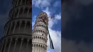 العلم الفلسطيني يرفع على برج بيزا المائل في إيطاليا