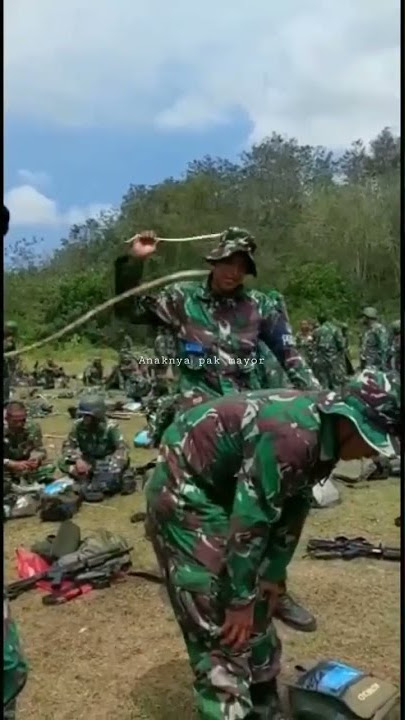 apapun situasi dan kondisinya yg penting ngopi !!😅#tni #kopi #short