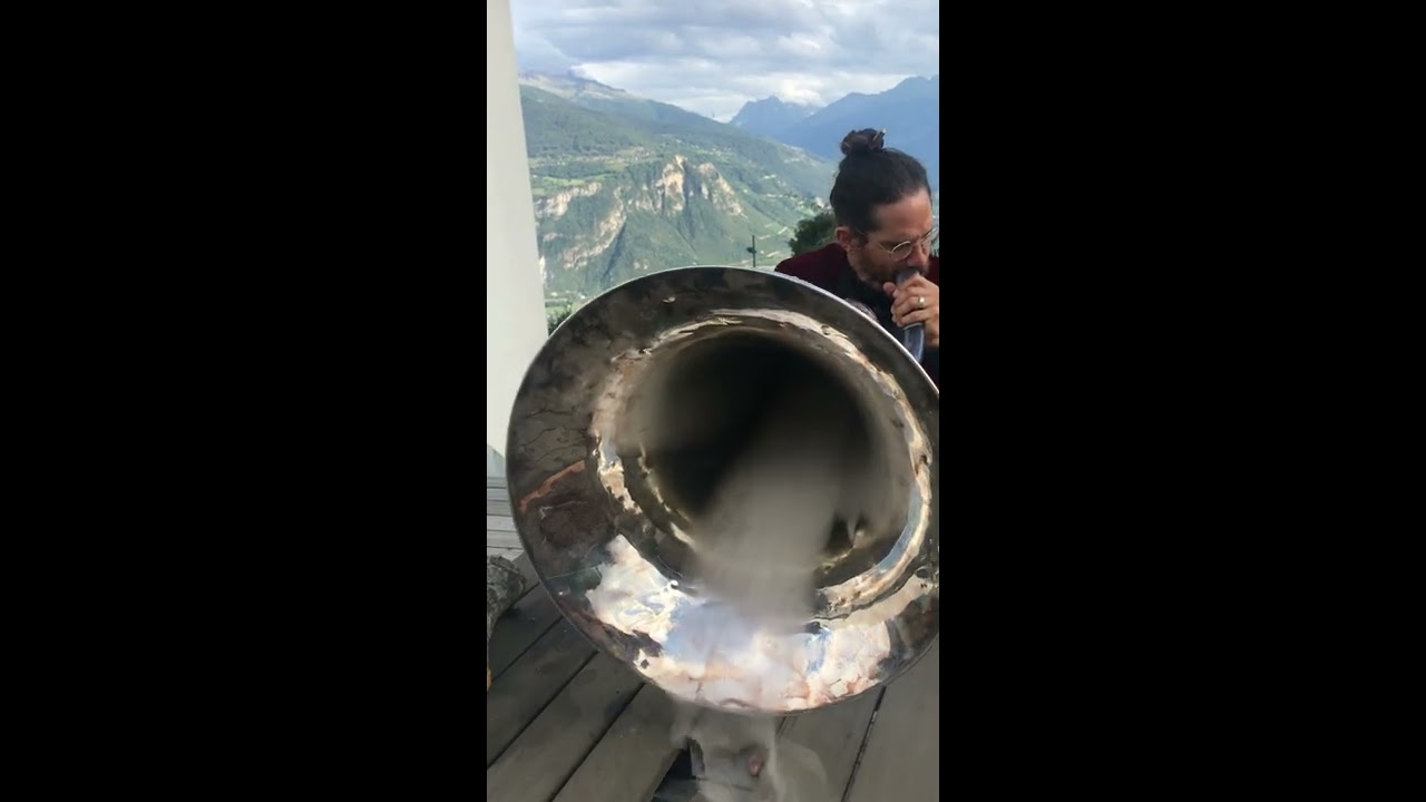 The smoking Tuba  Didjeridoo