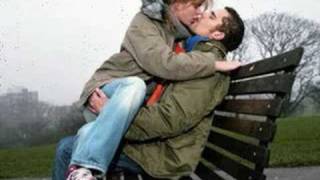 un bacio è...